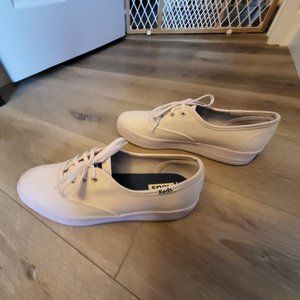 Keds Triple Canvas Lace-up sneaker, white, size 6.5